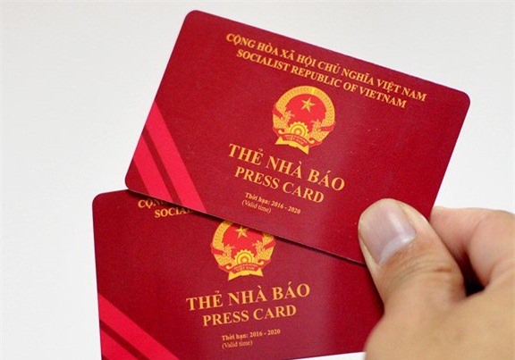 Thêm 4 nhà báo bị thu hồi thẻ