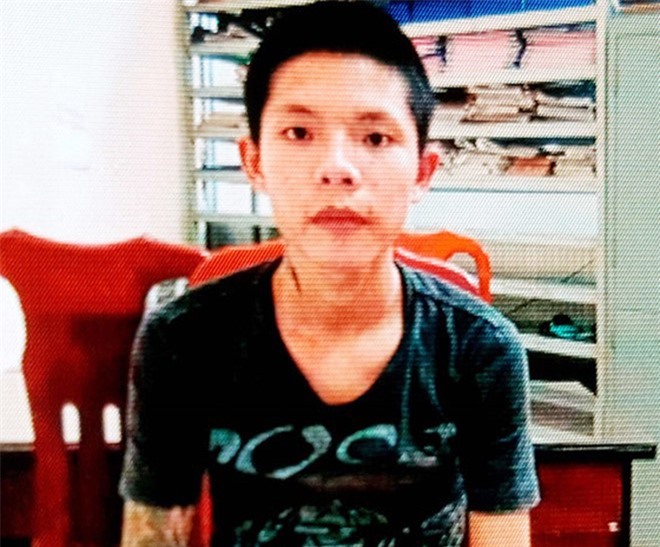 Bắn người vì bạn gái đang đi vệ sinh bị mở cửa