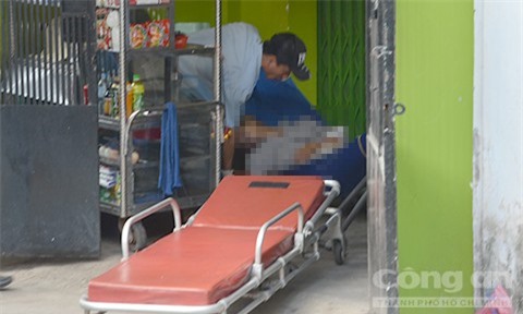 Người đàn ông quấn dây điện nằm chết trên võng ở Sài Gòn