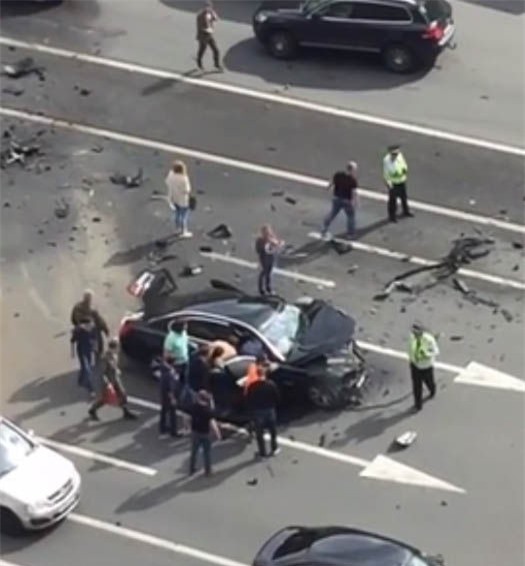 Siêu xe của Putin bị đâm nát, tài xế chết tại chỗ