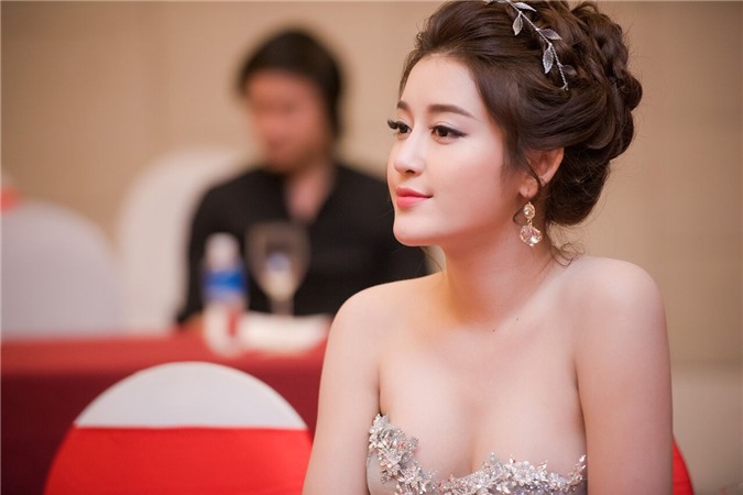 Sốc với làn da "đen nhẻm" của Huyền My 3 năm trước