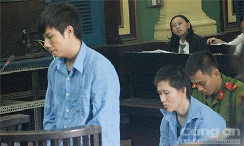 Không mua được giá để nấu mì, giết luôn chủ quán rau