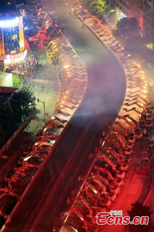 Toàn bộ cầu vượt dài 518 m biết mất chỉ sau 56 giờ