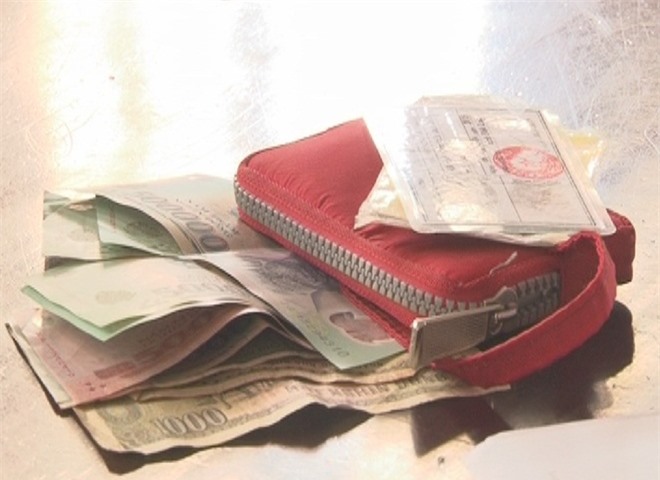 Bắt "con nghiện" có 3 tiền án, chuyên móc túi tại bến xe buýt