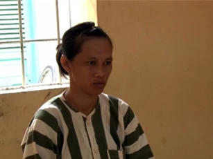 "Nữ quái" đập đầu, bóp cổ bà lão ăn xin để cướp