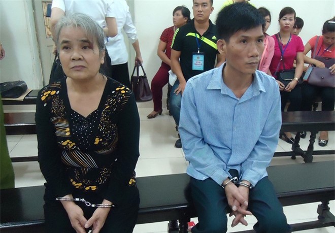 Ném thư vào buồng giam, kẻ buôn ma túy nhờ bà già nhận tội thay