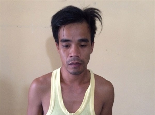 Cưỡng bức thiếu phụ, ép cởi quần áo rồi chụp ảnh tống tiền