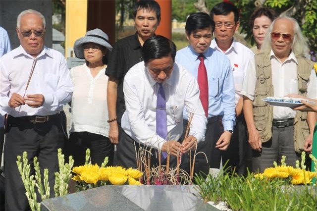 Hà Tĩnh trang trọng tổ chức lễ giỗ 196 năm Đại thi hào Nguyễn Du