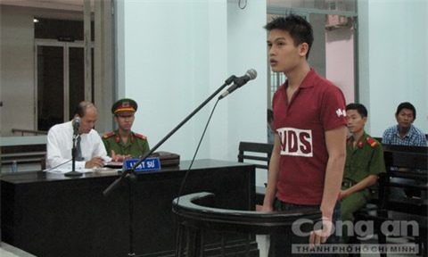 Con trai chém người, cha làm giả bệnh án tâm thần để thoát tội