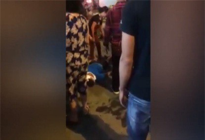 Người đàn ông bị truy sát, chém gục gần trụ sở công an phường