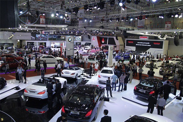 Người mua ôtô giảm mạnh trong tháng "cô hồn"