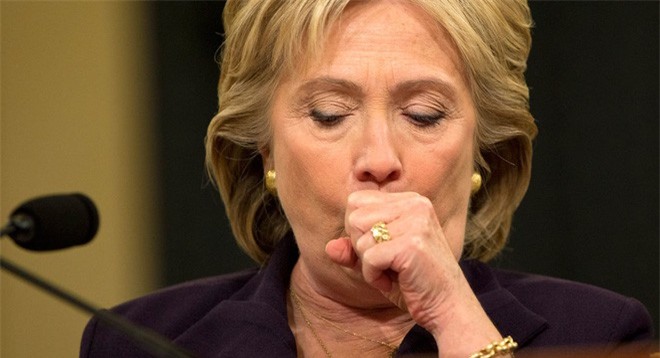 Ông Trump dọa sa thải trợ lý bình phẩm về sức khỏe của bà Clinton