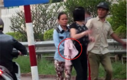 Truy tìm nhóm người móc túi trước cổng bệnh viện Bạch Mai