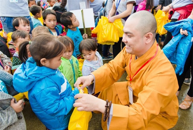 CLB Hà Nội 14 Chữ tổ chức Trung thu vùng cao và trao quà từ thiện