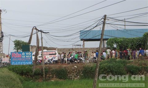 Sửa mái tôn, một thợ hàn bị điện giật tử vong