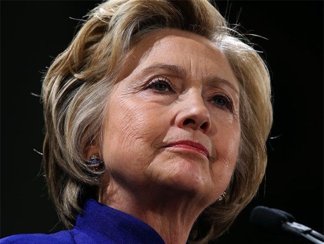 Vì sao bà Clinton giấu bệnh?