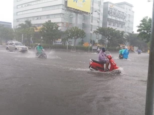 Hậu quả sau mưa lũ ở miền Trung: 2 người chết, 33 người bị thương