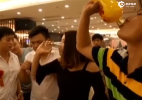 Phù dâu tử vong vì bị ép uống nhiều rượu tại đám cưới