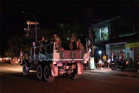 Thủ tướng Hun Sen điều quân đội Campuchia bao vây trụ sở phe đối lập