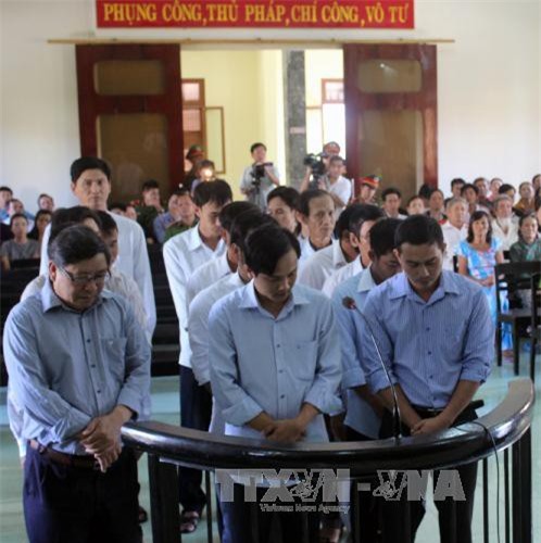 “Ăn chặn” tiền đền bù, cựu chủ tịch huyện lĩnh 12 năm tù