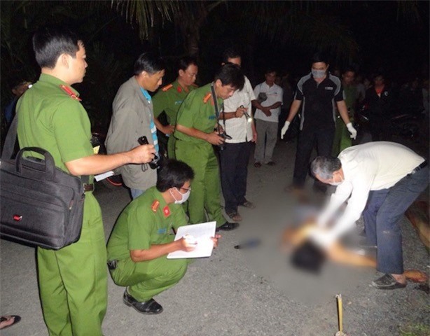 Chứng kiến mẹ bị đánh, thiếu niên 16 tuổi vung dao giết người 