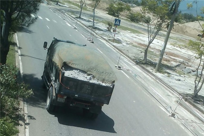 Đà Nẵng: Thanh tra giao thông bất lực hay bảo kê với "hung thần" cát lậu?