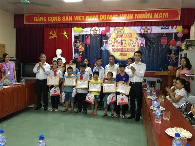 Maritime Bank tổ chức “Đêm hội trăng rằm 2016” và trao học bổng cho học sinh nghèo hiếu học