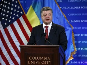 Tổng thống Ukraine sắp sang Mỹ gặp bà Clinton và ông Trump