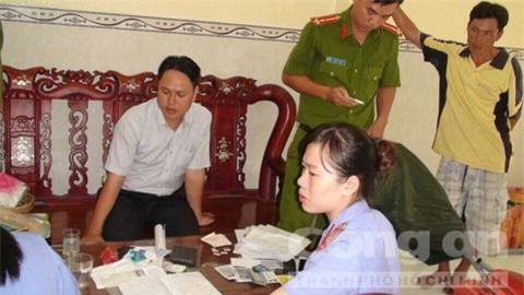 Bắt phó chánh TTGT nhận tiền bảo kê, thu nhiều bằng chứng