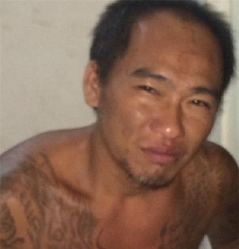 Con nghiện mang dao xông vào cửa hàng trộm iPhone bị hạ gục