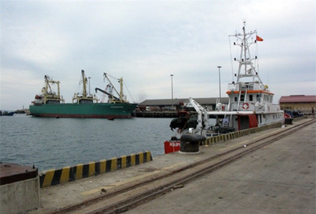 Hà Tĩnh: Hơn 100 tấn bùn trên tàu Trung Quốc cập cảng Sơn Dương