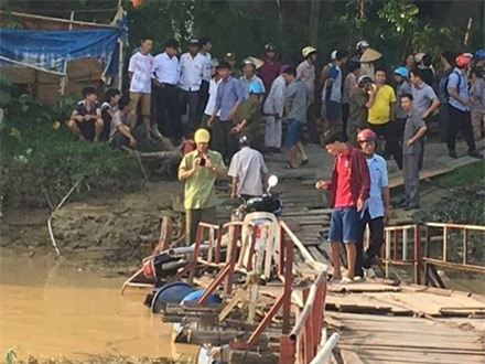 Va chạm trên cầu phao ở Thanh Hóa: Vẫn chưa tìm thấy nạn nhân 