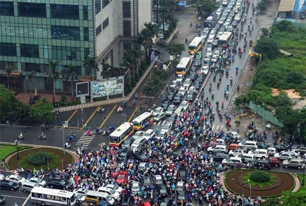 "Cơn sốt" ôtô giá rẻ và ác mộng giao thông