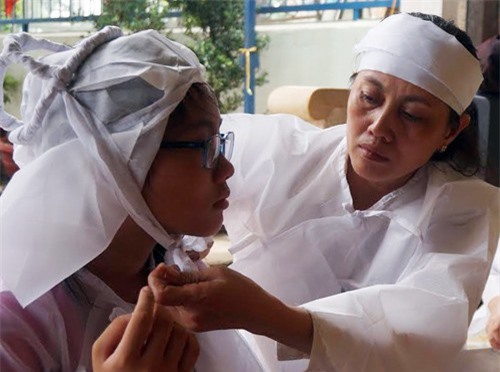 Nghẹn ngào phút cán bộ quản lý thị trường bị đánh tử vong 