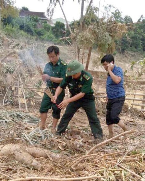 Phát hiện cánh tay, phần thi thể bị vùi lấp sau lũ quét ở Nghệ An