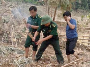 Phát hiện cánh tay, phần thi thể bị vùi lấp sau lũ quét ở Nghệ An