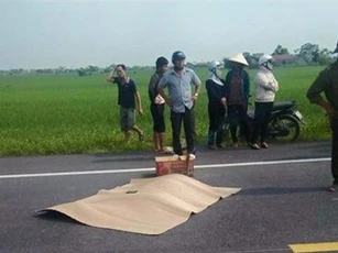 Truy tìm chiếc ô tô gây tai nạn đâm chết cô giáo rồi bỏ trốn