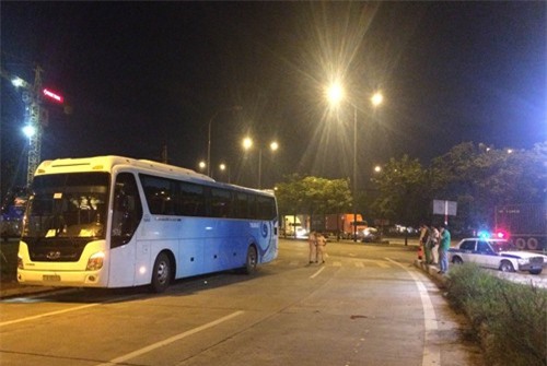 Xe khách cán chết người rồi bỏ chạy trong đêm ở Sài Gòn