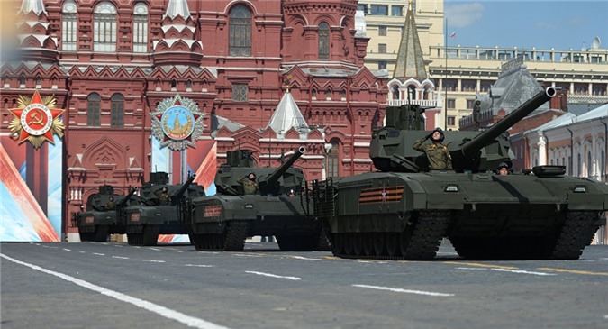 Xe tăng T-14 Armata Nga sẽ ra sao khi đối đầu với tên lửa Mỹ?