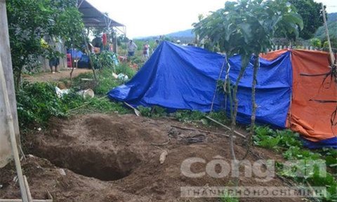 Nghi án chồng sát hại vợ, đem chôn sau nhà rồi tự tử