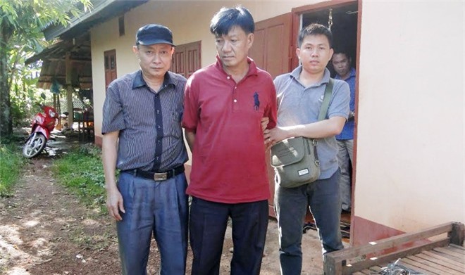 Bắt đối tượng "vác" 6 khẩu tiểu liên AK bán cho thổ phỉ 