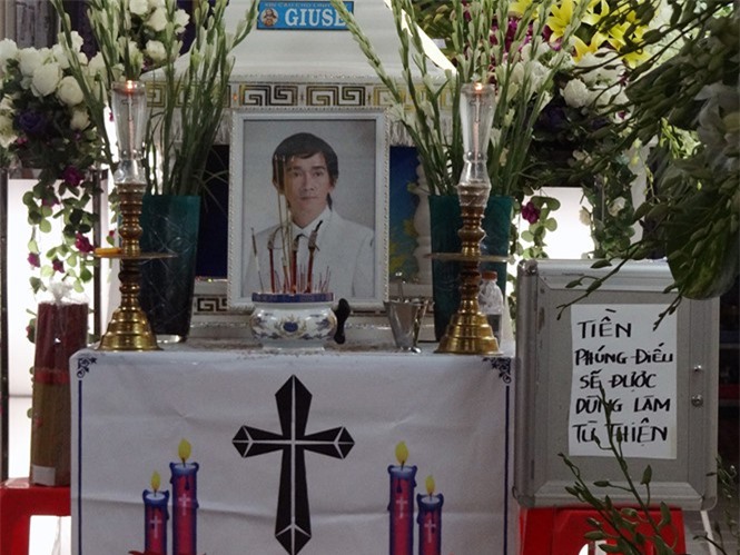 Gia đình ca sĩ Minh Thuận sẽ dùng tiền phúng điếu làm từ thiện