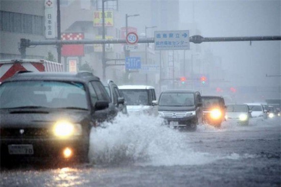 Bão Malakas càn quét phía Tây Nam Nhật Bản, nhắm thẳng tới Tokyo