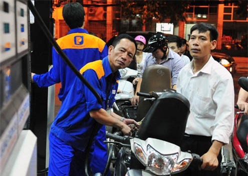 Giá xăng tăng lần 3 liên tiếp từ 15h chiều nay