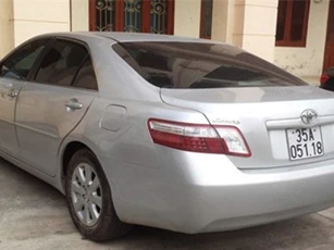 Phó công an huyện lái xe Camry tông chết cô giáo ra đầu thú