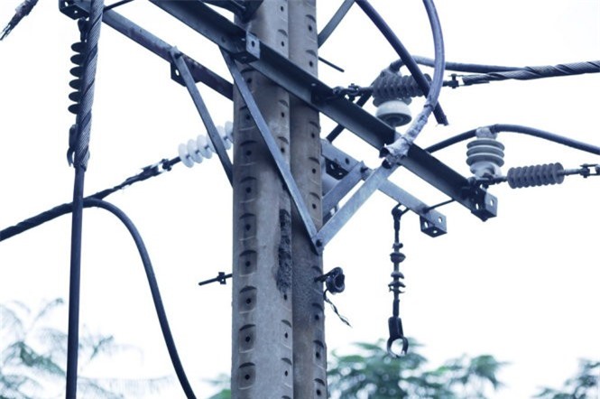 Sét đánh nổ trạm biến áp, hàng nghìn hộ dân Sài Gòn mất điện