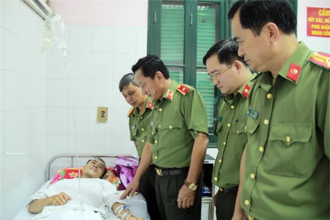 Vây bắt nhóm buôn ma túy, trung úy bi bắn trọng thương