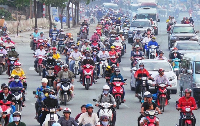 Cấm xe máy ngoại tỉnh vào Hà Nội: Ai đề xuất người đó chịu trách nhiệm!