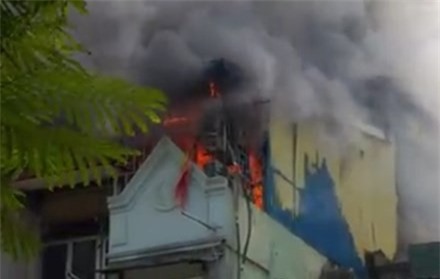 Hà Nội: Cháy lớn ở cửa hàng thời trang, nhiều người hoảng sợ