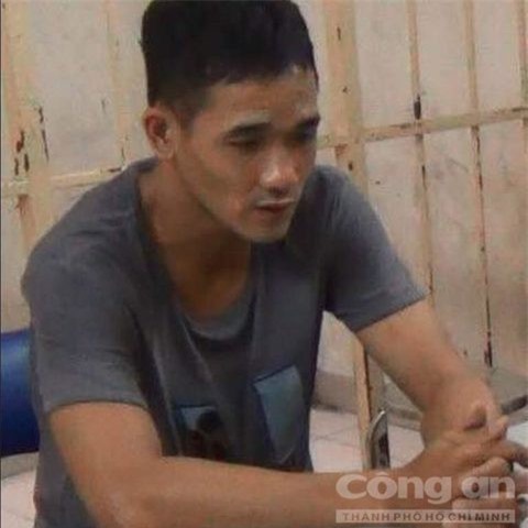 Tên cướp giật bị nữ du khách quật ngã giữa phố Sài Gòn